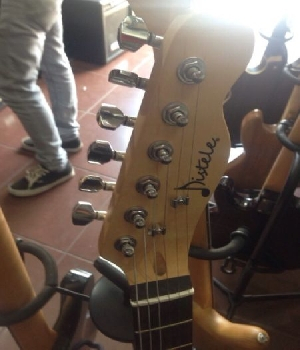 Imagen de Guitarra tipo telecaster 