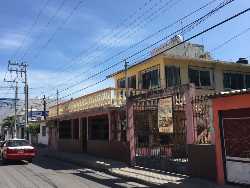Imagen de Se vende amplio terreno con casa en Calle 38 no 236 entre 49 y 51