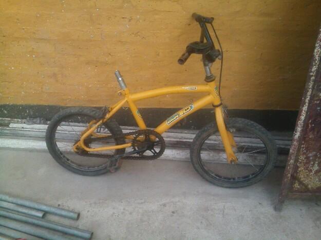 Imagen de Bicicleta amarilla de varon usada