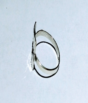 Imagen de Anillo de plata del num4 con figura de cruz 2022 numero 0