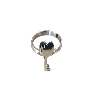 Imagen de Anillo de plata la llave de tu corazón del num 7 numero 2