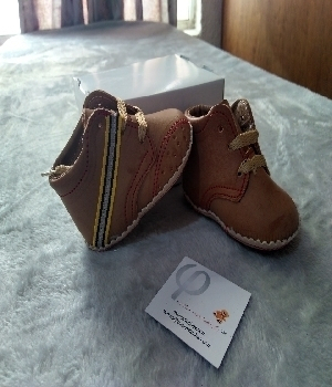 Imagen de Botines beige para bebe con franjas numero 0