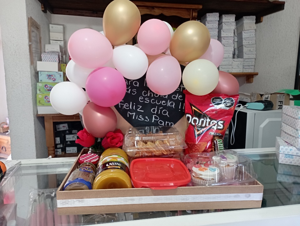 Imagen de Desayuno sorpresa regalo personalizado numero 1