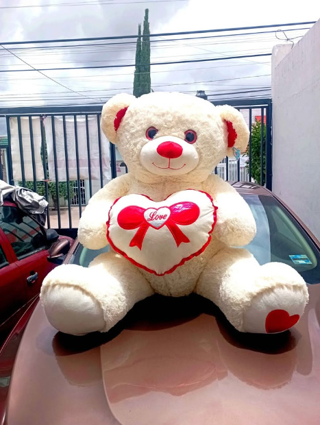 Imagen de Oso de peluche gigante blanco 135 cm reales con corazon premium numero 2
