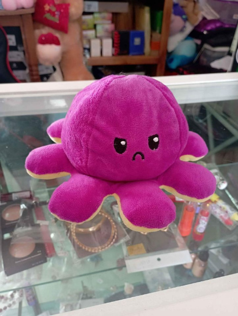Imagen de Pulpo reversible peluche color amarillo y violeta de 15 cms numero 1