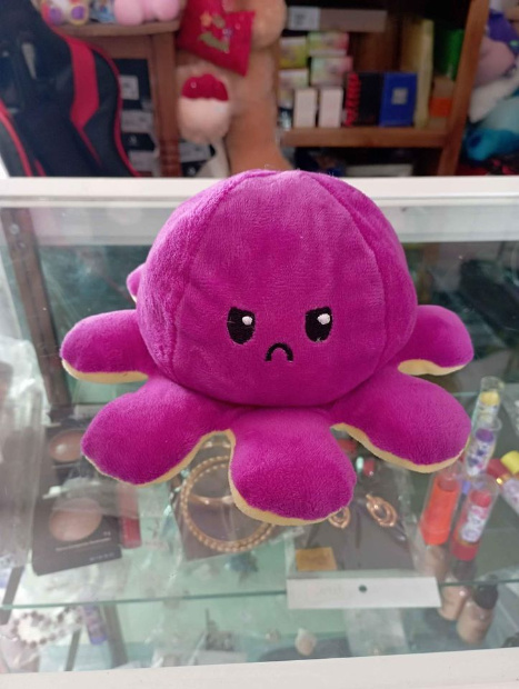 Imagen de Pulpo reversible peluche color amarillo y violeta de 15 cms numero 2