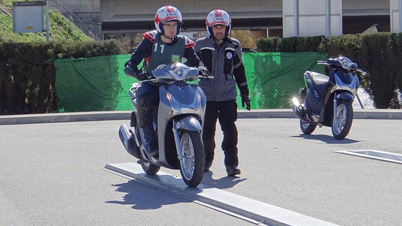 Imagen de contrata tu curso de manejo hoy mismo numero 2