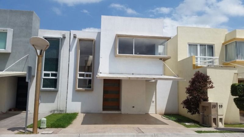 Imagen de OPORTUNIDAD VENDO CASA EN PRIVILEGE AL NORTE DE LA CIUDAD numero 0