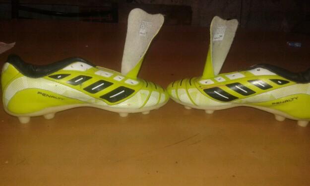 Imagen de Botines penalty y canilleras puma