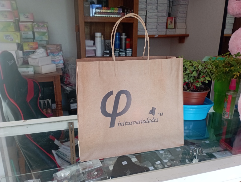 Imagen de Bolsa boutique de kraft con logo finitusvariedades de 32x11x25 cm numero 1