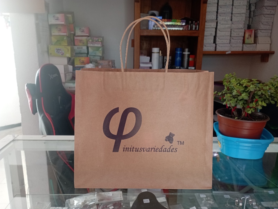 Imagen de Bolsa boutique de kraft con logo finitusvariedades de 32x11x25 cm numero 2