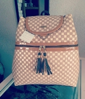 Imagen de Bolso beige camel con cierres grande numero 0