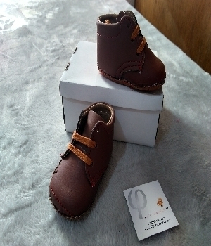 Imagen de Botines para bebe de agujetas color cafe