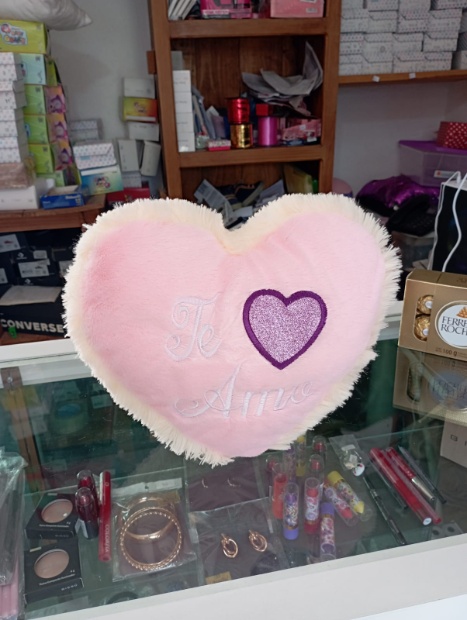 Imagen de Corazon de peluche de color rosa 30 cms Te amo numero 2