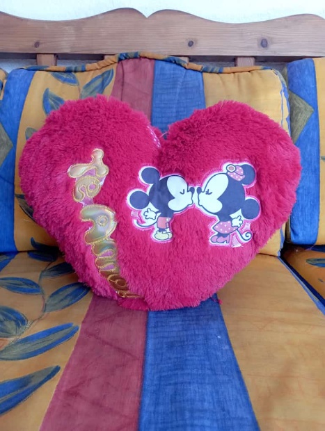 Imagen de Corazon de peluche mickey mouse y mimi besandose numero 2