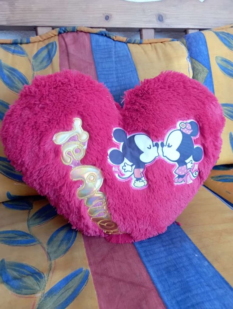 Imagen de Corazon de peluche mickey mouse y mimi besandose numero 1