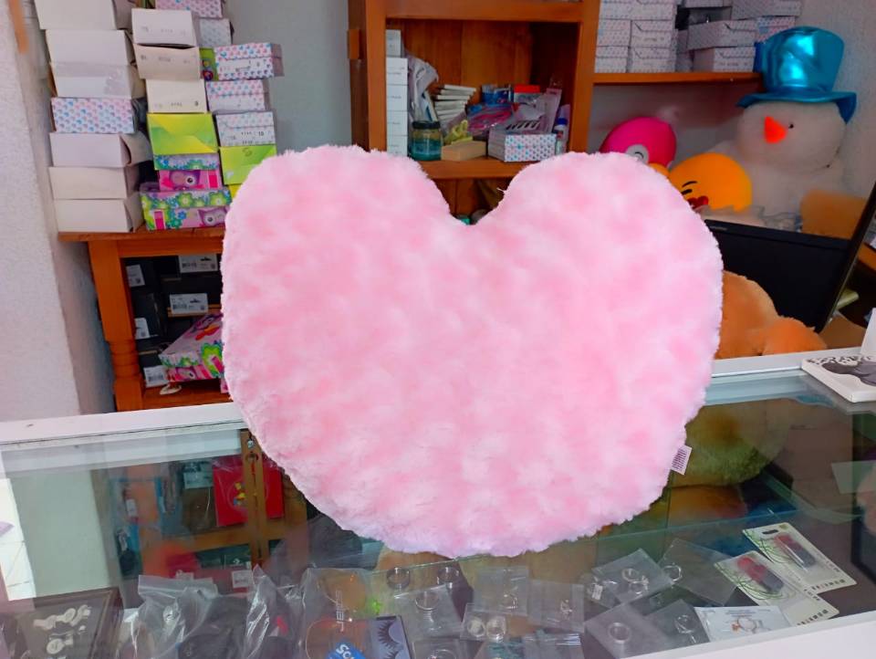 Imagen de Corazón de peluche rosa 33 cms tela enchinada tipo borreguito