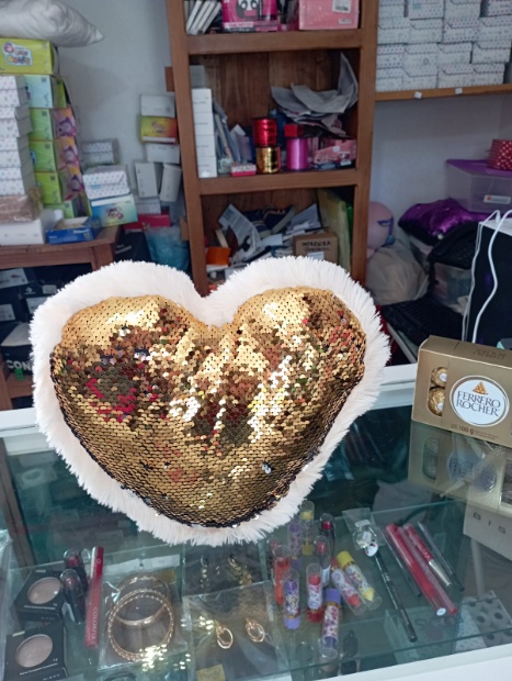 Imagen de Corazón dorado con lentejuela reversible de 30 cms