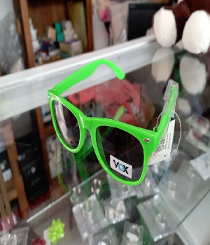 Imagen de Lentes de sol para niños color verde uv 100 por ciento