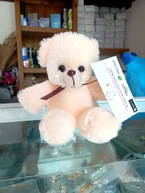 Imagen de Osito de peluche para centro de mesa color hueso 15 cm 