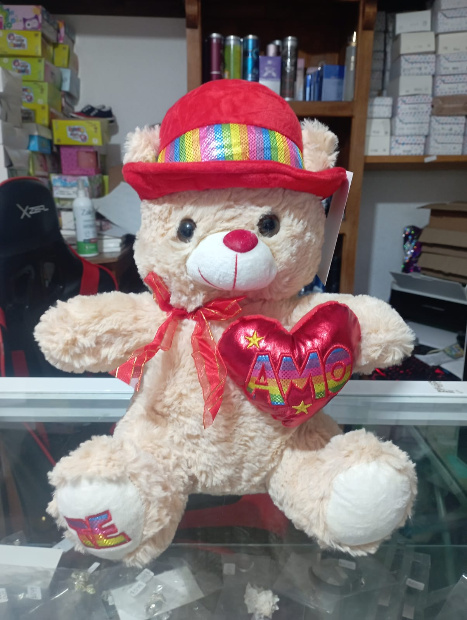 Imagen de Oso de peluche con gorro de 35 cm color café y corazón te amo numero 2