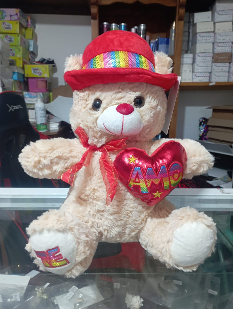 Imagen de Oso de peluche con gorro de 35 cm color café y corazón te amo numero 2