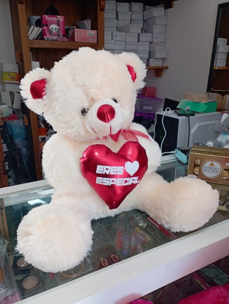 Imagen de Oso de peluche de 40 cms sentado con corazon eres epecial numero 1