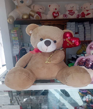 Imagen de Oso de peluche gigante con globo de 70 cm sentado color cafe