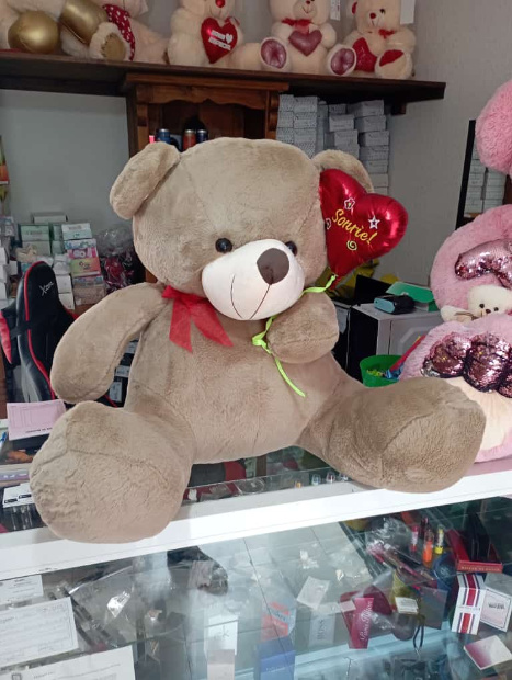 Imagen de Oso de peluche gigante con globo de 70 cm sentado color terra numero 2