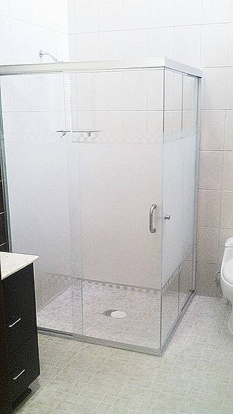 Imagen de PUERTAS PARA BAÃ‘O CRISTAL TEMPLADO 2017 numero 1