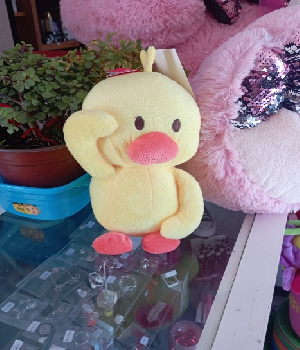 Imagen de Pato de peluche de color amarillo con pico naranja 20 cm numero 0