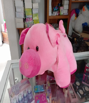 Imagen de Puerco de peluche grande de 45 cms de largo con bordado