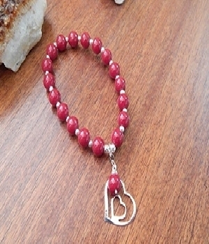 Imagen de Pulsera de plata con bolas rojas y corazon