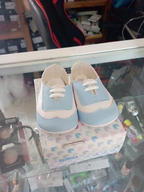 Imagen de Tenis para bebe color blanco y azul cielo no caminante Talla 10 cms numero 1