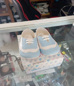 Imagen de Tenis para bebe color blanco y azul cielo no caminante Talla 10 cms