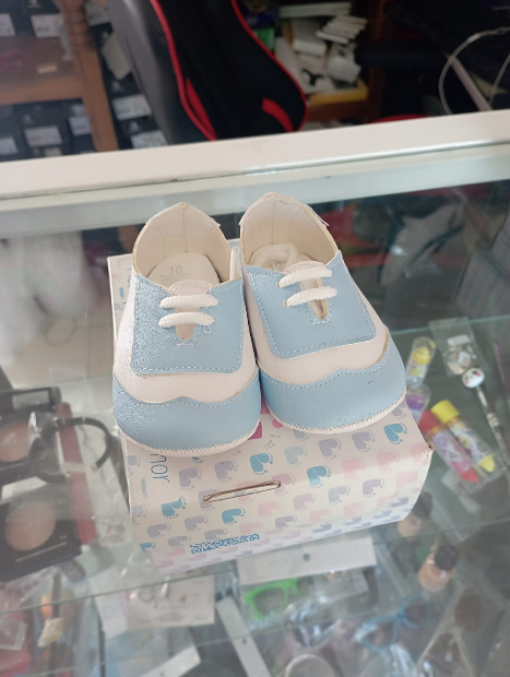 Imagen de Tenis para bebe color blanco y azul cielo no caminante Talla 10 cms numero 2