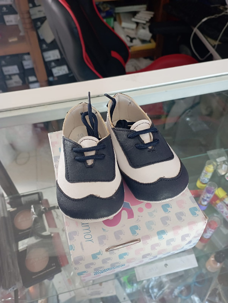 Imagen de Tenis para bebe color blanco y azul no caminante Talla 11 cms numero 1