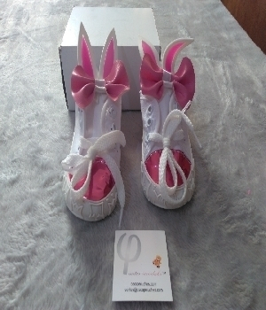 Imagen de Tenis para bebe coneja blancos con rosa