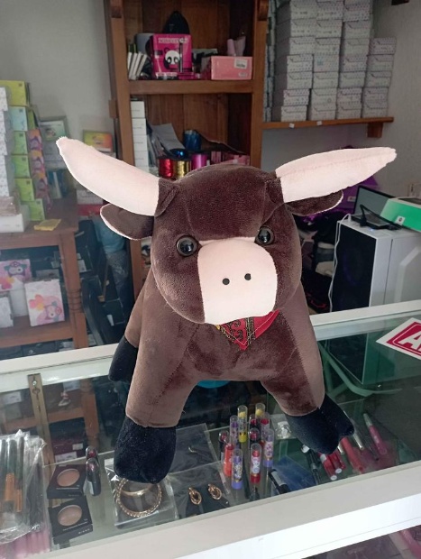 Imagen de Toro de peluche 42 cms cafe con beige  numero 1