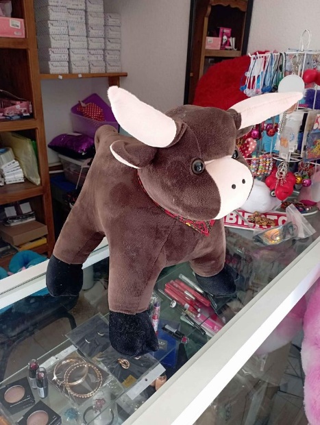 Imagen de Toro de peluche 42 cms cafe con beige  numero 2