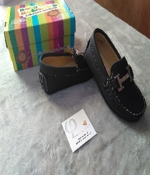 Imagen de Zapatitos para bebe negros con metal piel numero 0