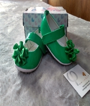 Imagen de Zapatos para bebe verdes brillantes mod201