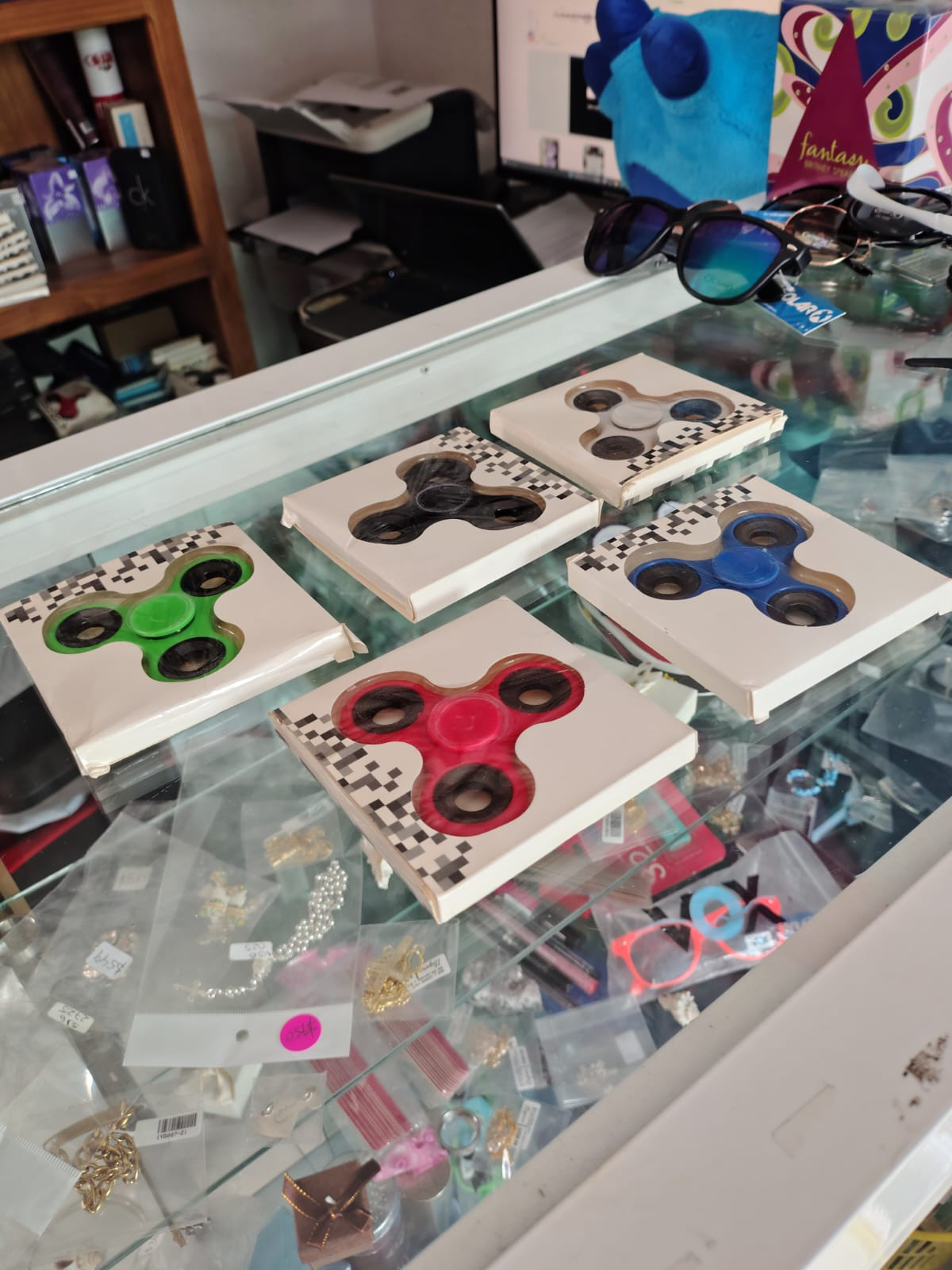 Imagen de 10 pack Spinners Economicos Anti Estrés Colores Surtidos 8 cm